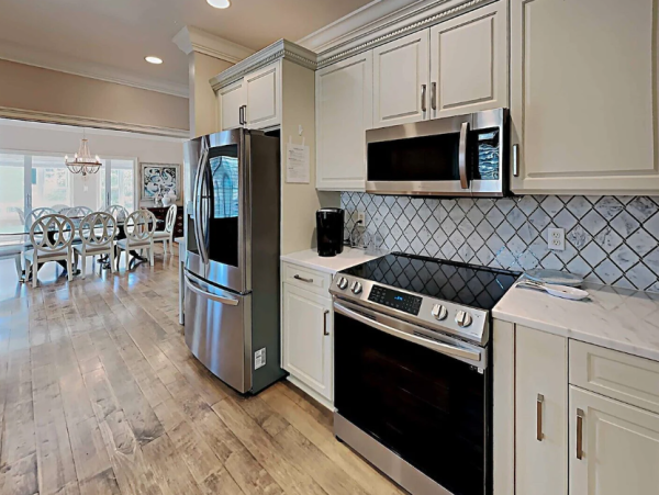 Elegant Beach retreat in Pawleys Island 5-Bedroom Steps to Beach
